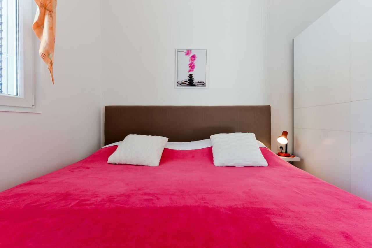 Mandic With Parking Appartement