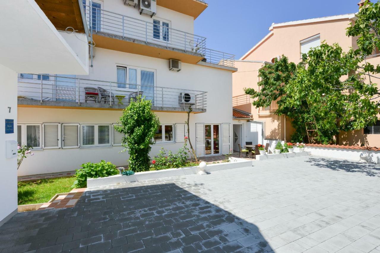 Mandic With Parking Appartement